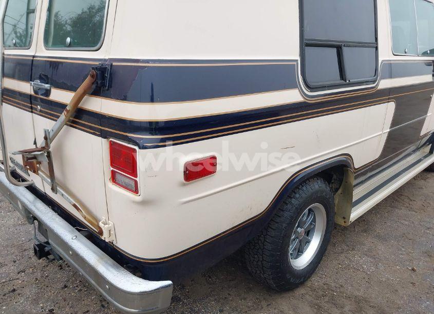 Photo 6 of 1983 Chevrolet G20 (VIN 1GBEG25F7D7182839)