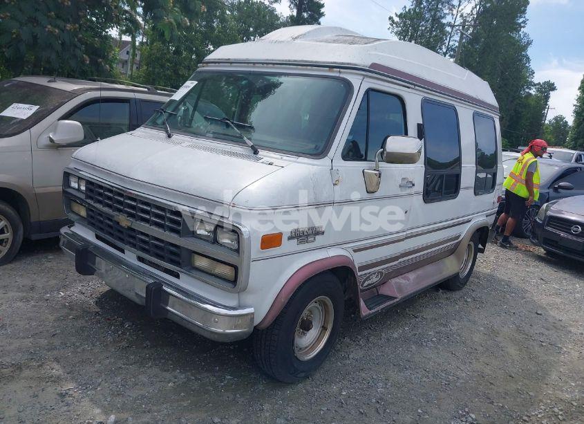 Photo 2 of 1995 Chevrolet G20 (VIN 1GBEG25H2SF139482)