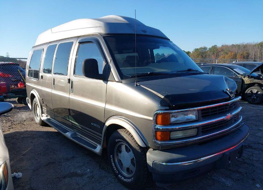 2002 Chevrolet Express (VIN 1GBFG15M421163288) main photo