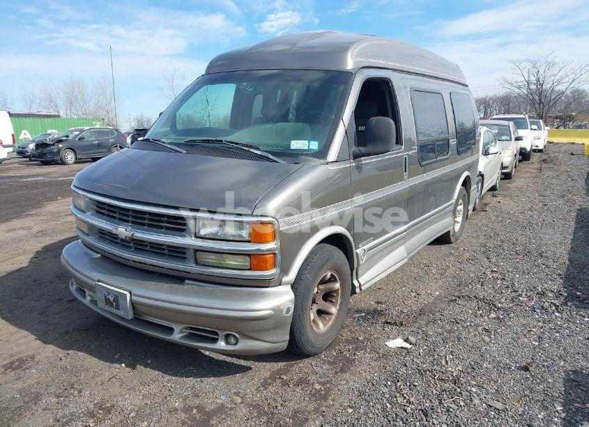 Photo 2 of 2002 Chevrolet Express (VIN 1GBFG15R021183484)