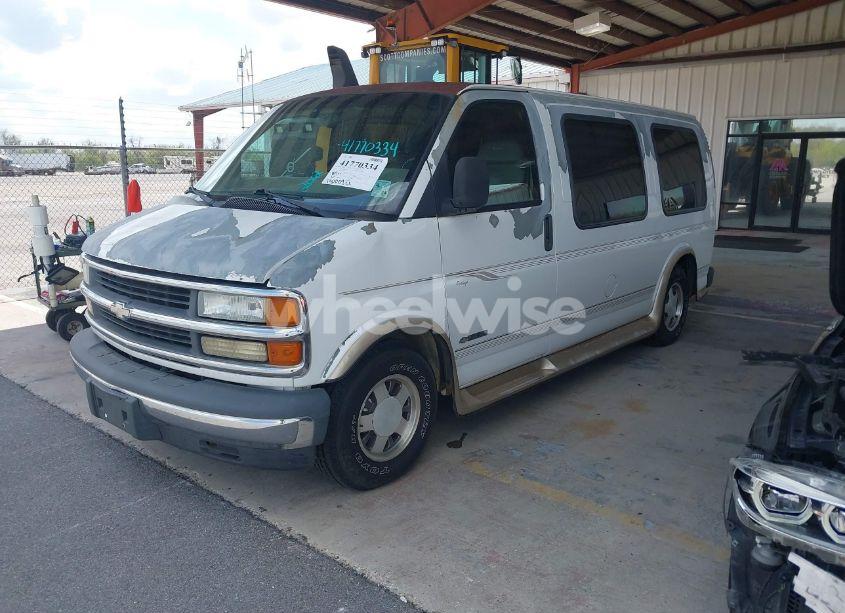 Photo 2 of 2002 Chevrolet Express (VIN 1GBFG15R021225474)
