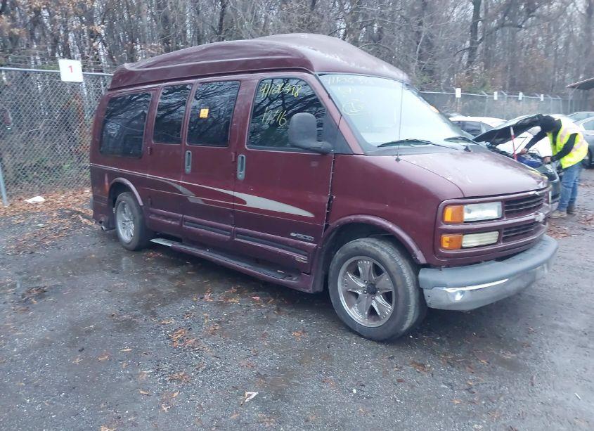 2002 Chevrolet Express (VIN 1GBFG15R021231243) main photo