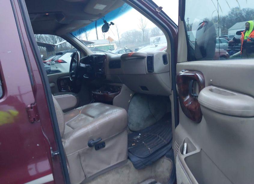 Photo 5 of 2002 Chevrolet Express (VIN 1GBFG15R021231243)