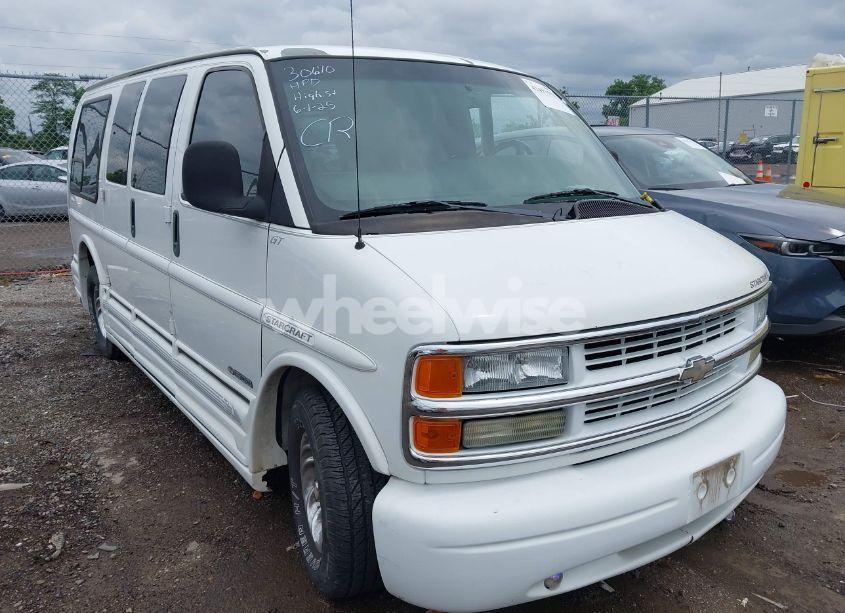 2002 Chevrolet Express (VIN 1GBFG15R221241725) main photo