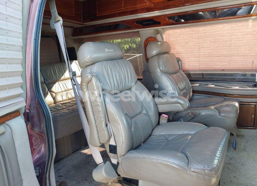 Photo 8 of 1999 Chevrolet Express (VIN 1GBFG15R2X1021380)