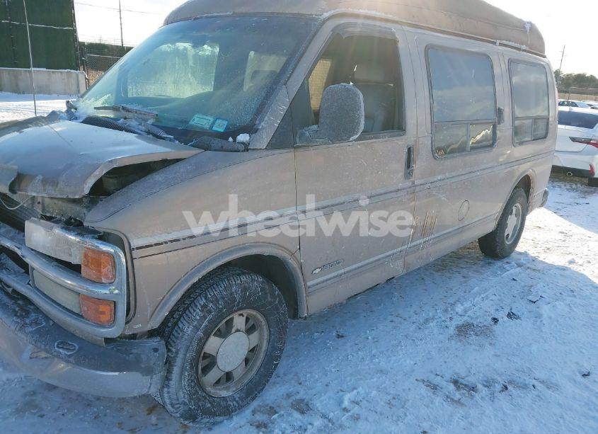 Photo 2 of 1998 Chevrolet Chevy VAN G1500 (VIN 1GBFG15R3W1081358)
