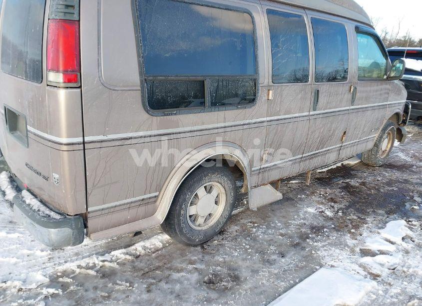 Photo 4 of 1998 Chevrolet Chevy VAN G1500 (VIN 1GBFG15R3W1081358)
