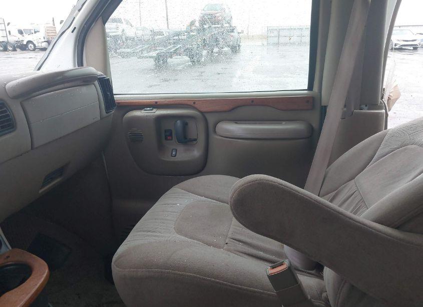 Photo 5 of 2000 Chevrolet Express UPFITTER PKG. (VIN 1GBFG15R5Y1276963)