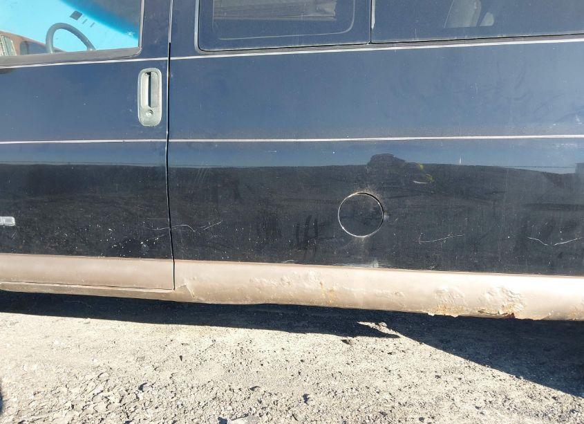 Photo 14 of 2000 Chevrolet Express UPFITTER PKG. (VIN 1GBFG15R6Y1173065)