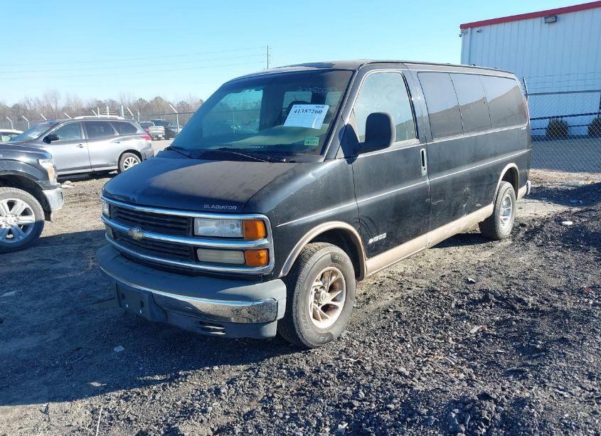 Photo 2 of 2000 Chevrolet Express UPFITTER PKG. (VIN 1GBFG15R6Y1173065)