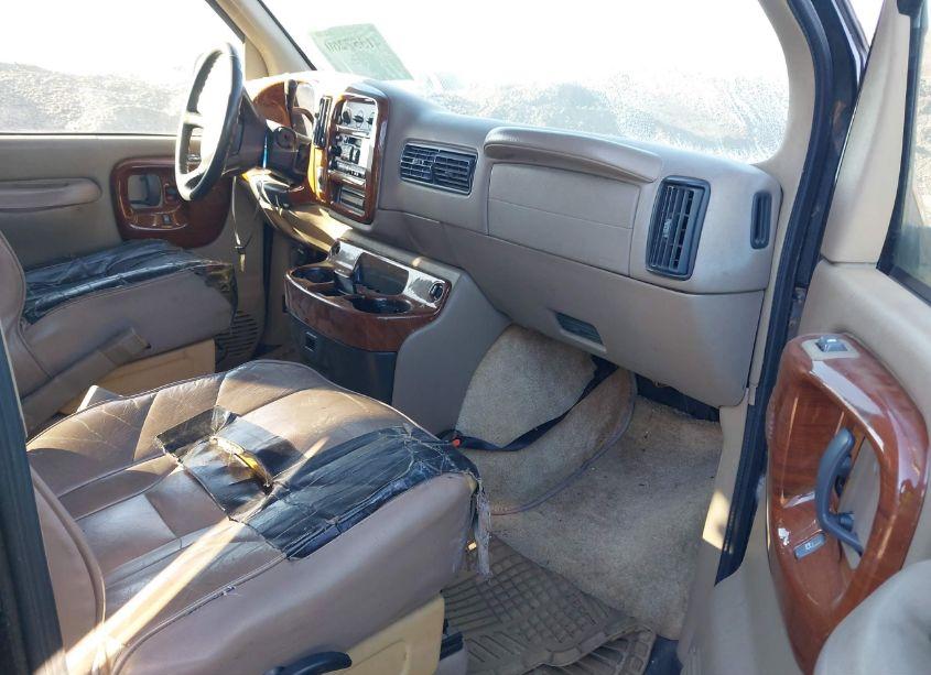 Photo 5 of 2000 Chevrolet Express UPFITTER PKG. (VIN 1GBFG15R6Y1173065)