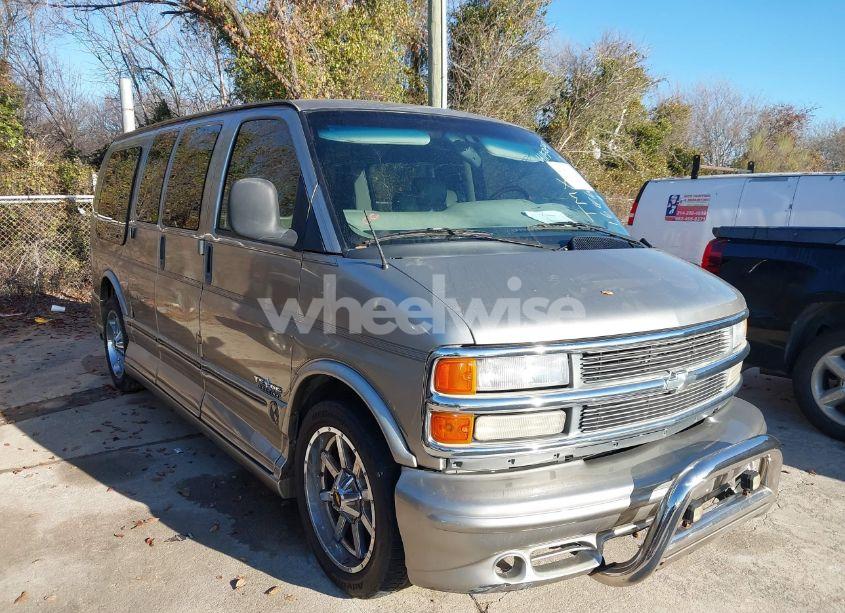 2001 Chevrolet Express UPFITTER (VIN 1GBFG15R711164624) main photo