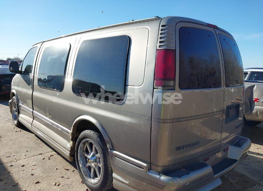 Photo 3 of 2001 Chevrolet Express UPFITTER (VIN 1GBFG15R711164624)