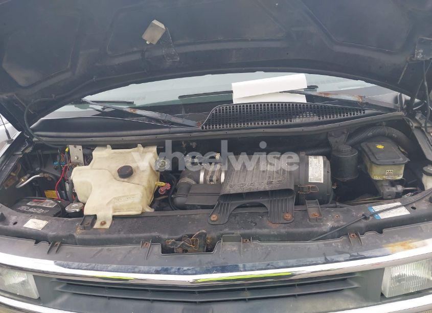 Photo 9 of 2002 Chevrolet Express G1500 (VIN 1GBFG15R821221060)