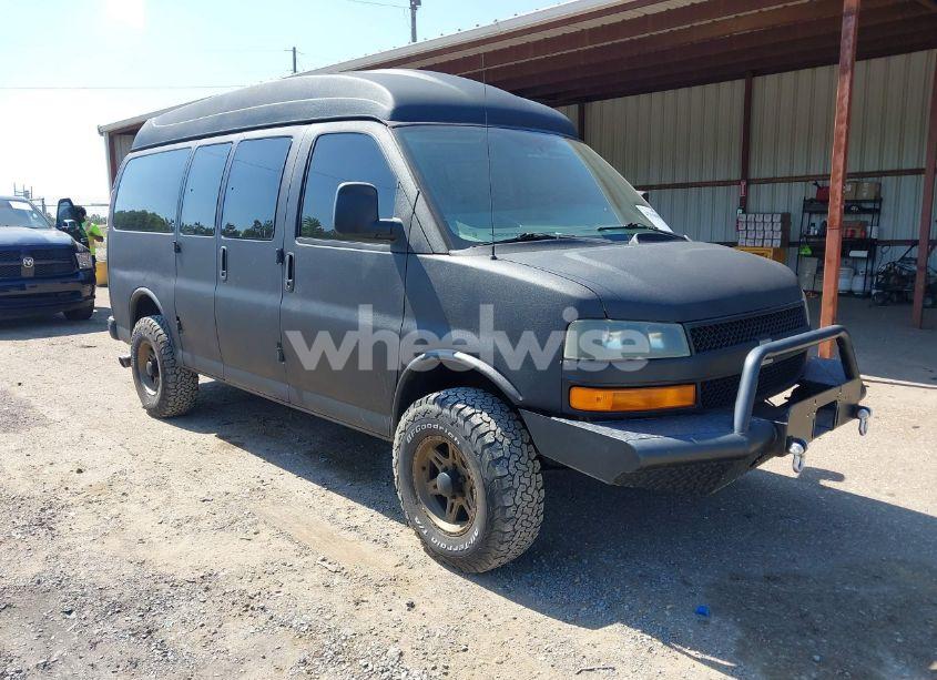 2003 Chevrolet Express UPFITTER (VIN 1GBFG15T031169940) main photo