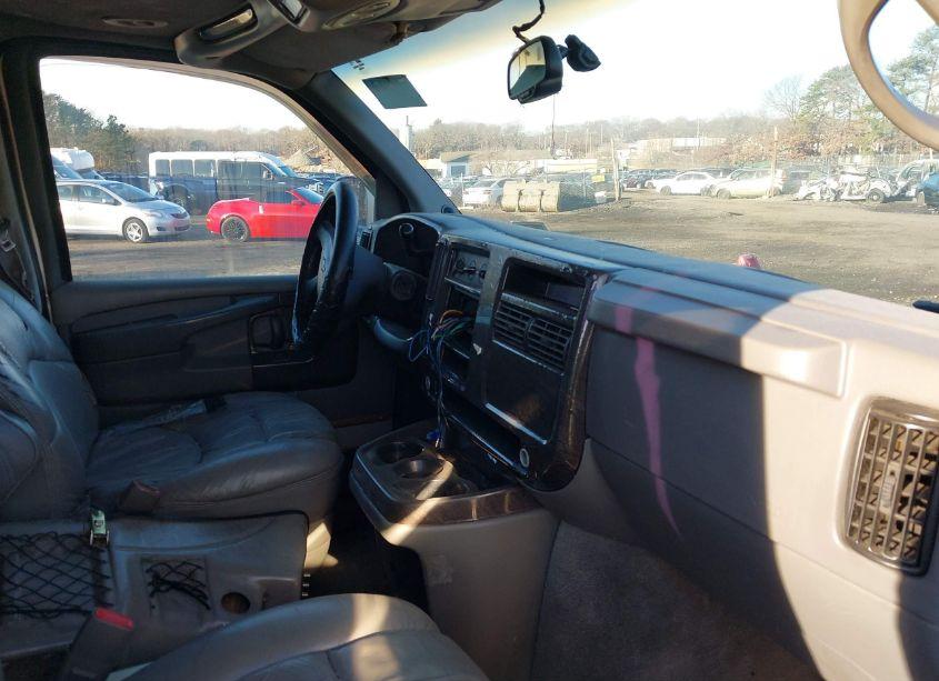 Photo 3 of 2004 Chevrolet Express (VIN 1GBFG15T141158544)