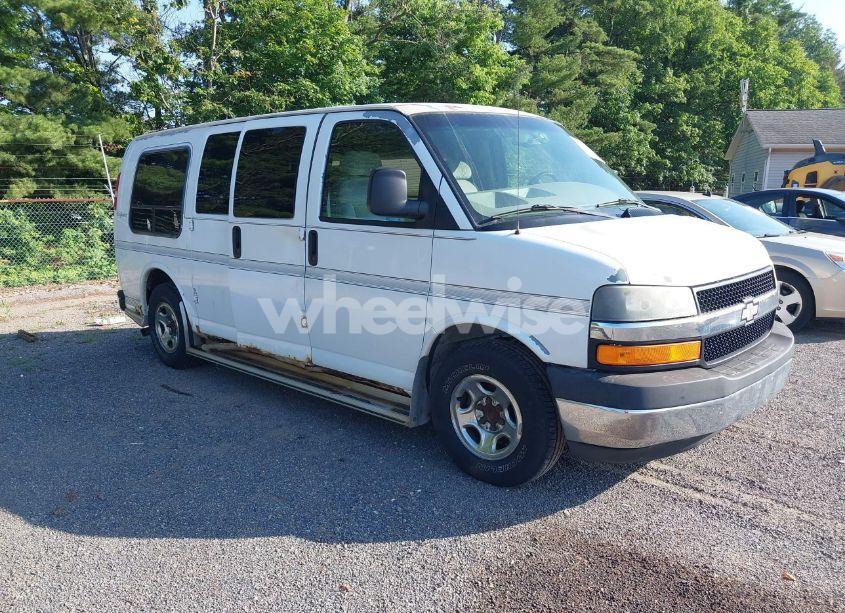 2003 Chevrolet Express UPFITTER (VIN 1GBFG15T431189253) main photo