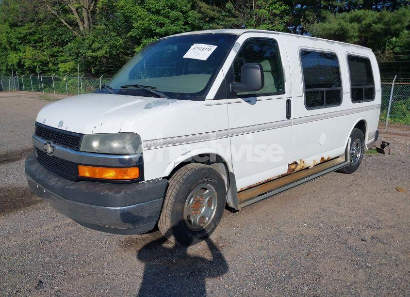Photo 2 of 2003 Chevrolet Express UPFITTER (VIN 1GBFG15T431189253)