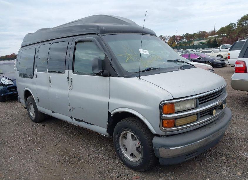 2002 Chevrolet Express (VIN 1GBFG15W821239516) main photo