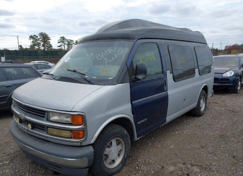 Photo 2 of 2002 Chevrolet Express (VIN 1GBFG15W821239516)