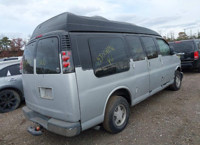 Photo 4 of 2002 Chevrolet Express (VIN 1GBFG15W821239516)