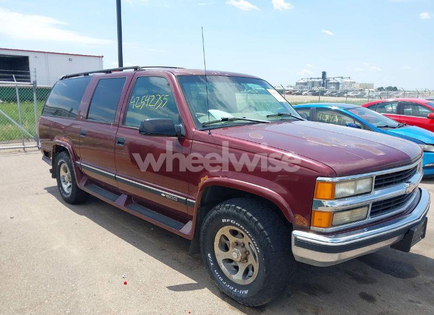 1999 Chevrolet Suburban 1500 (VIN 1GBFK16R5XJ335005) main photo