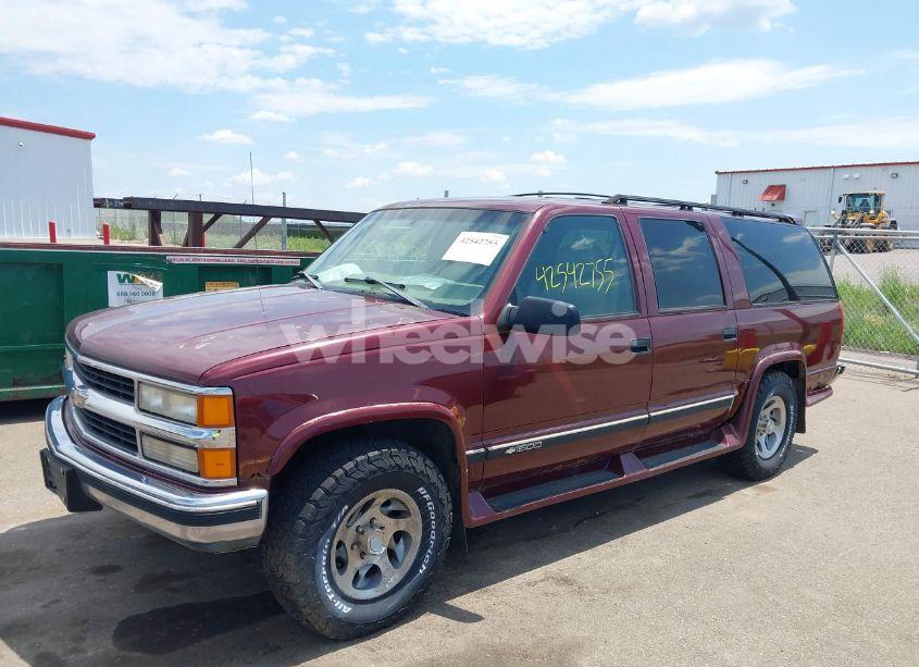 Photo 2 of 1999 Chevrolet Suburban 1500 (VIN 1GBFK16R5XJ335005)
