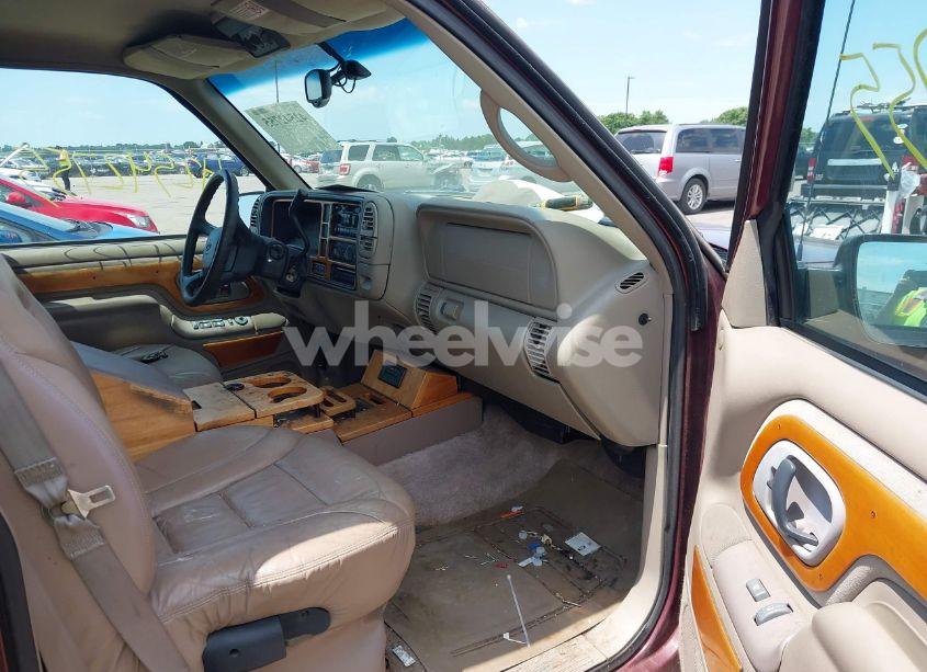 Photo 5 of 1999 Chevrolet Suburban 1500 (VIN 1GBFK16R5XJ335005)