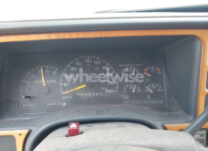 Photo 7 of 1999 Chevrolet Suburban 1500 (VIN 1GBFK16R5XJ335005)