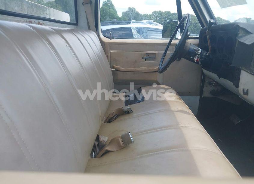 Photo 5 of 1985 Chevrolet C20 (VIN 1GBGC24M1FS184803)