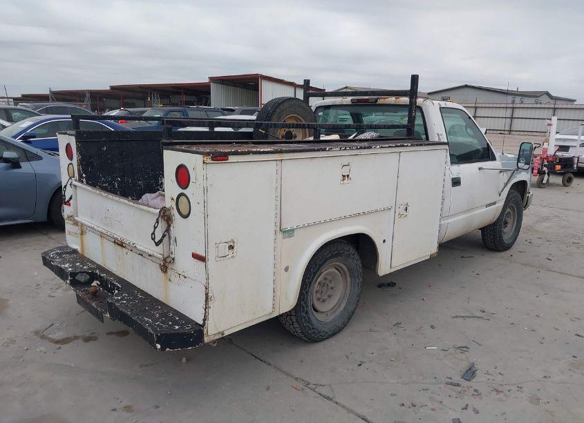 Photo 4 of 2000 Chevrolet C2500 CHASSIS (VIN 1GBGC24R0YF412474)