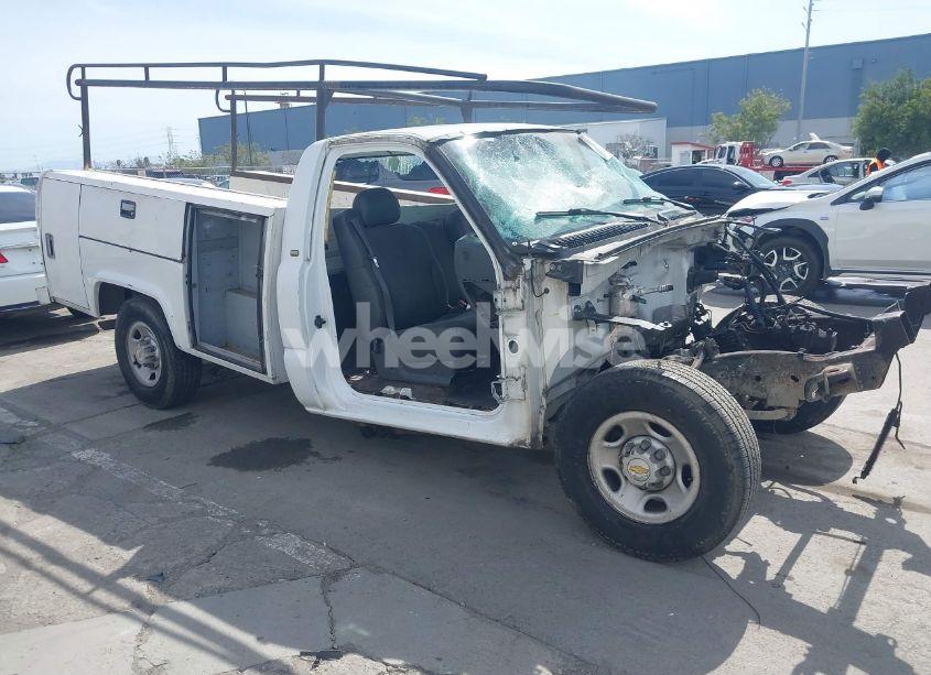 1999 Chevrolet Silverado 2500 (VIN 1GBGC24U2XE246595) main photo