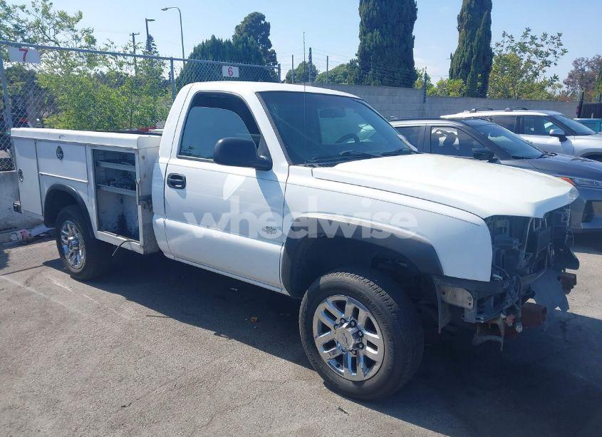 2003 Chevrolet Silverado C2500 (VIN 1GBGC24UX3E359110) main photo