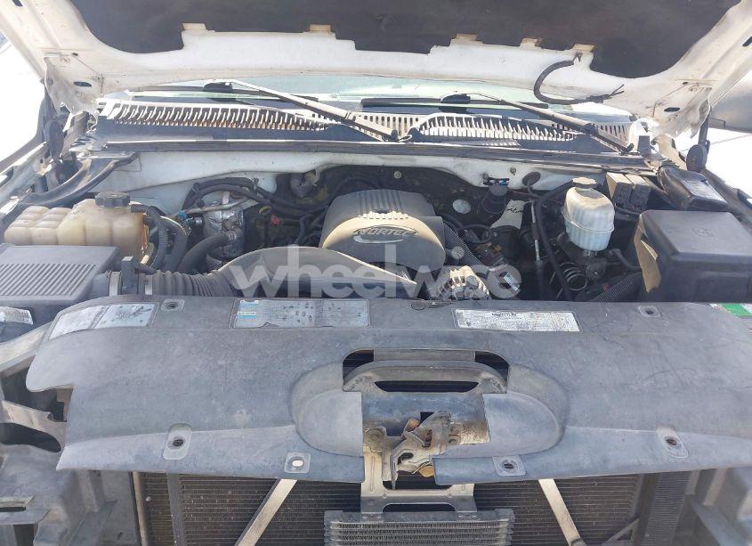 Photo 10 of 2003 Chevrolet Silverado C2500 (VIN 1GBGC24UX3E359110)