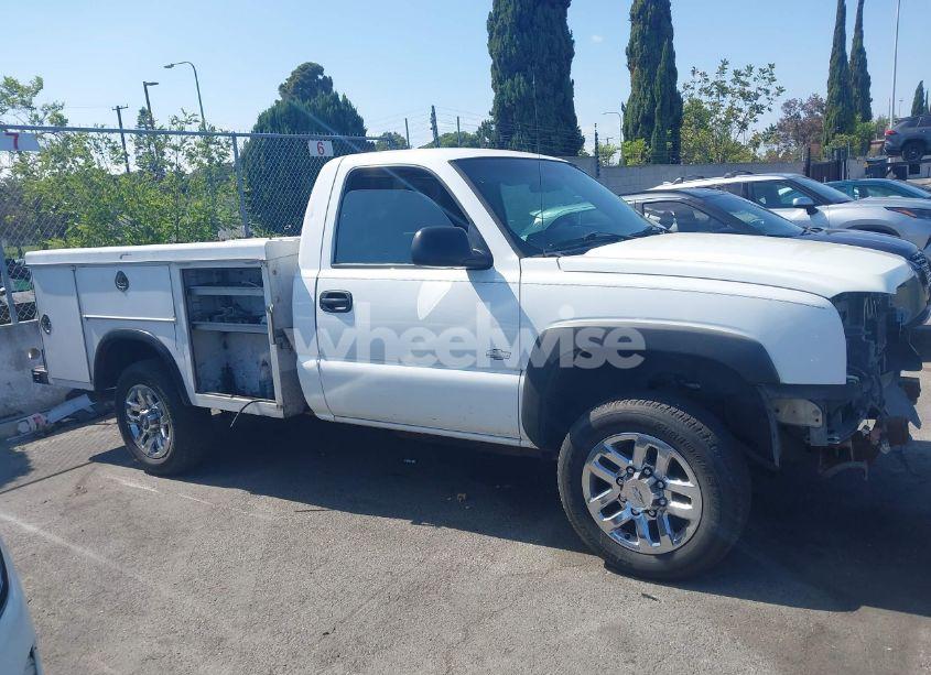 Photo 14 of 2003 Chevrolet Silverado C2500 (VIN 1GBGC24UX3E359110)