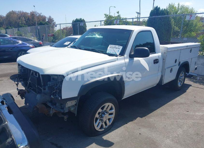 Photo 2 of 2003 Chevrolet Silverado C2500 (VIN 1GBGC24UX3E359110)