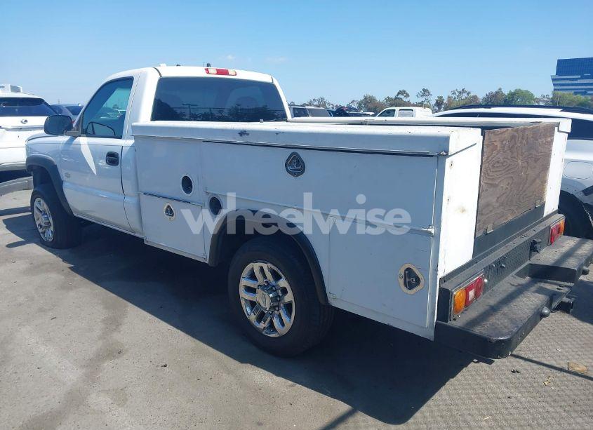 Photo 3 of 2003 Chevrolet Silverado C2500 (VIN 1GBGC24UX3E359110)