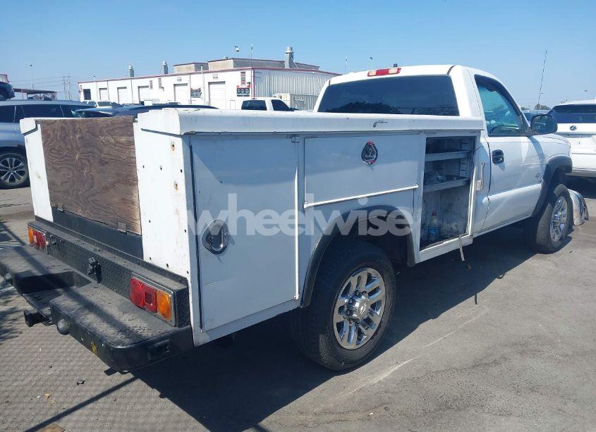 Photo 4 of 2003 Chevrolet Silverado C2500 (VIN 1GBGC24UX3E359110)