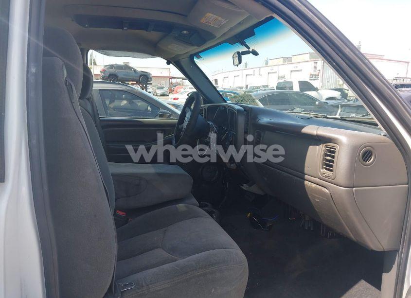 Photo 5 of 2003 Chevrolet Silverado C2500 (VIN 1GBGC24UX3E359110)