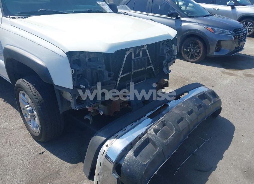 Photo 6 of 2003 Chevrolet Silverado C2500 (VIN 1GBGC24UX3E359110)