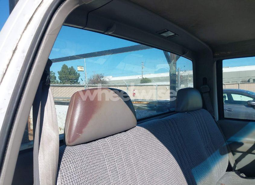 Photo 8 of 1998 Chevrolet C3500 CHASSIS (VIN 1GBGC34R0WF008528)