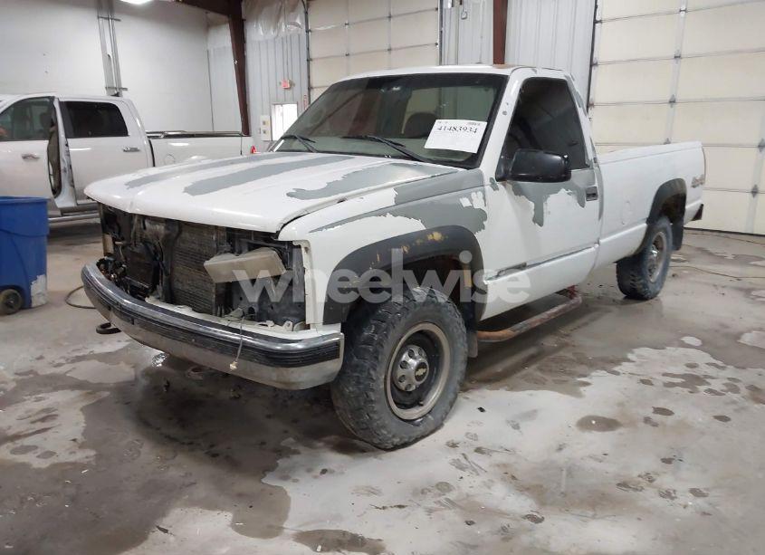 Photo 2 of 1999 Chevrolet K2500 (VIN 1GBGK24RXXF064099)