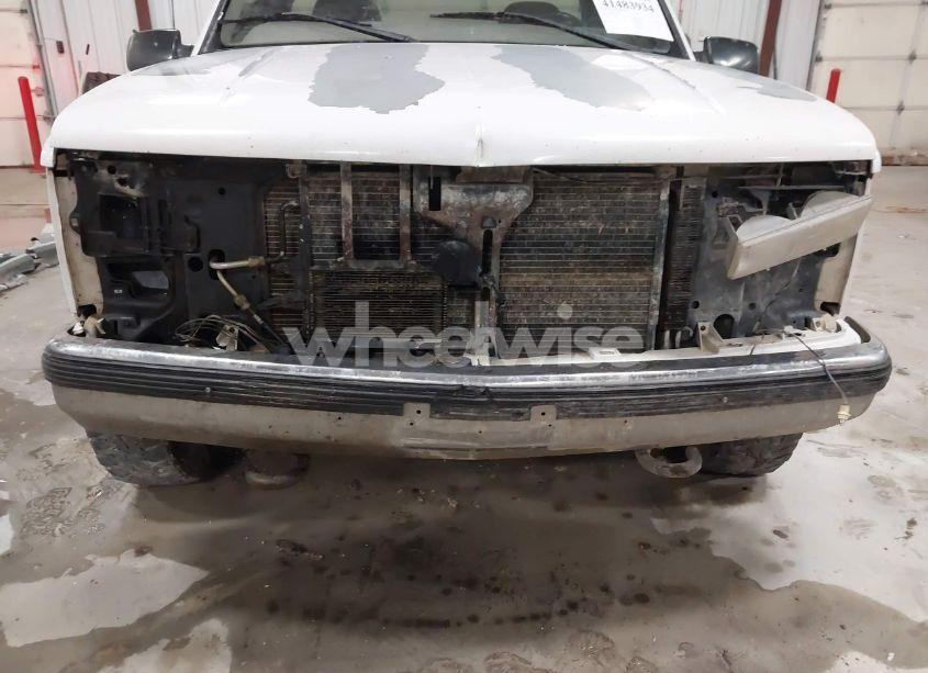 Photo 6 of 1999 Chevrolet K2500 (VIN 1GBGK24RXXF064099)