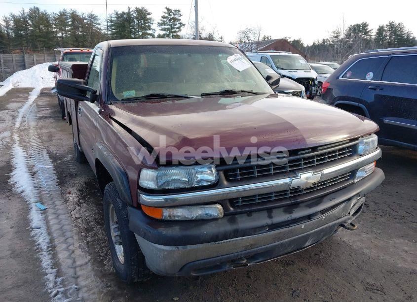 2000 Chevrolet Silverado 2500 LS (VIN 1GBGK24U2YE224066) main photo