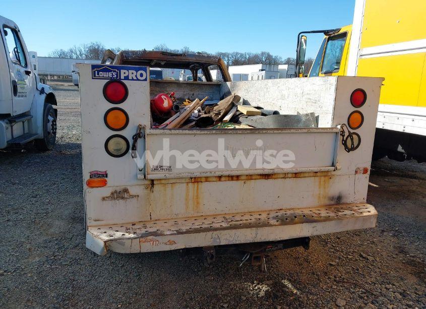 Photo 8 of 2003 Chevrolet Silverado (VIN 1GBHC23U73F240835)