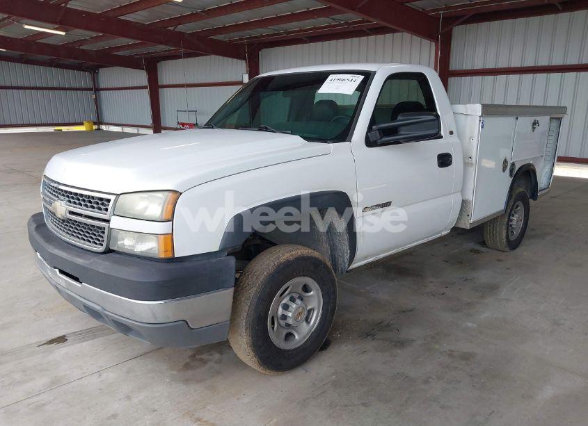 Photo 2 of 2005 Chevrolet Silverado 2500HD WORK TRUCK (VIN 1GBHC24U25E240782)