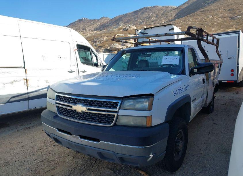 Photo 2 of 2005 Chevrolet Silverado 2500HD (VIN 1GBHC24UX5E115402)