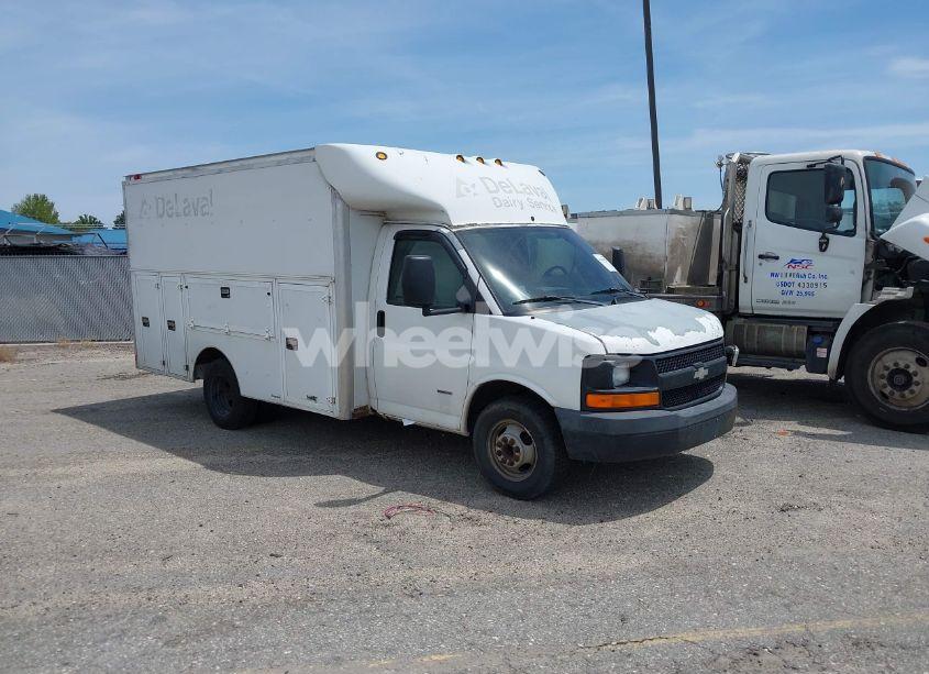 2006 Chevrolet Express CUTAWAY WORK VAN (VIN 1GBHG312661164831) main photo