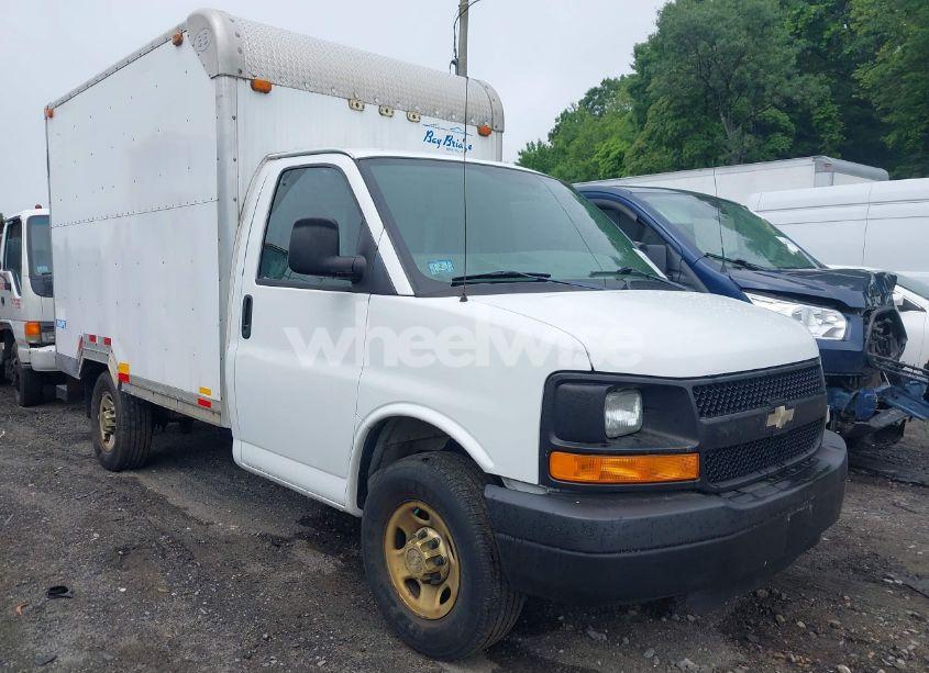 2008 Chevrolet Express CUTAWAY WORK VAN (VIN 1GBHG31K481201569) main photo