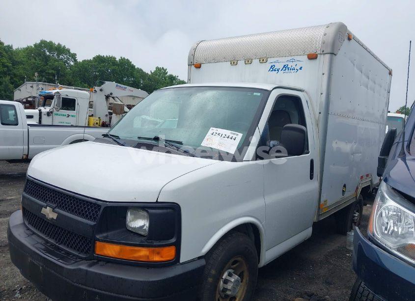 Photo 2 of 2008 Chevrolet Express CUTAWAY WORK VAN (VIN 1GBHG31K481201569)